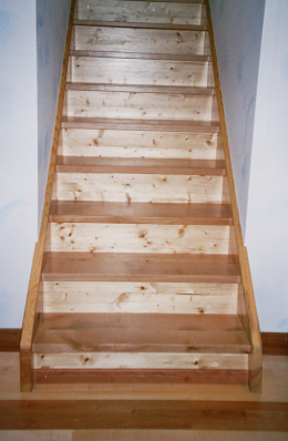 gerade-Holztreppen